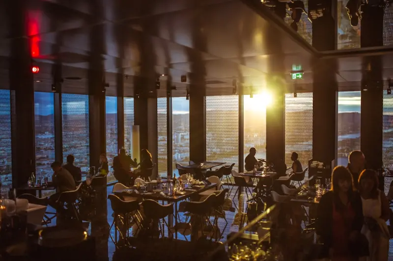 How Curated Music Transforms the Dining Experience