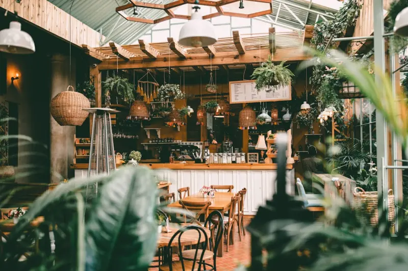 Micro‑Seasonal Foraging: How Restaurants Are Letting the Land Write the Menu Micro‑Seasonal Foraging: How Restaurants Are Letting the Land Write the Menu