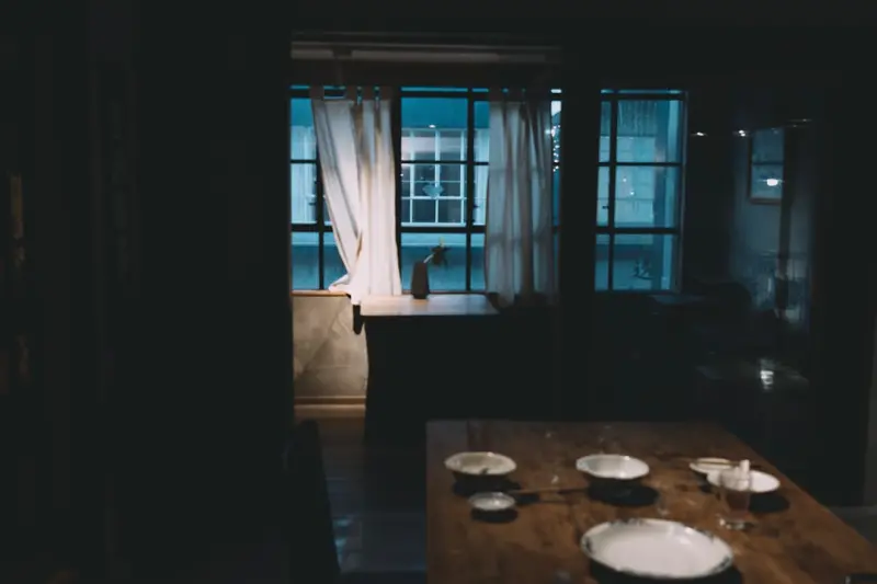 Dining in the Dark: How Sensory Deprivation Is Redefining Restaurant Experiences Dining in the Dark: How Sensory Deprivation Is Redefining Restaurant Experiences