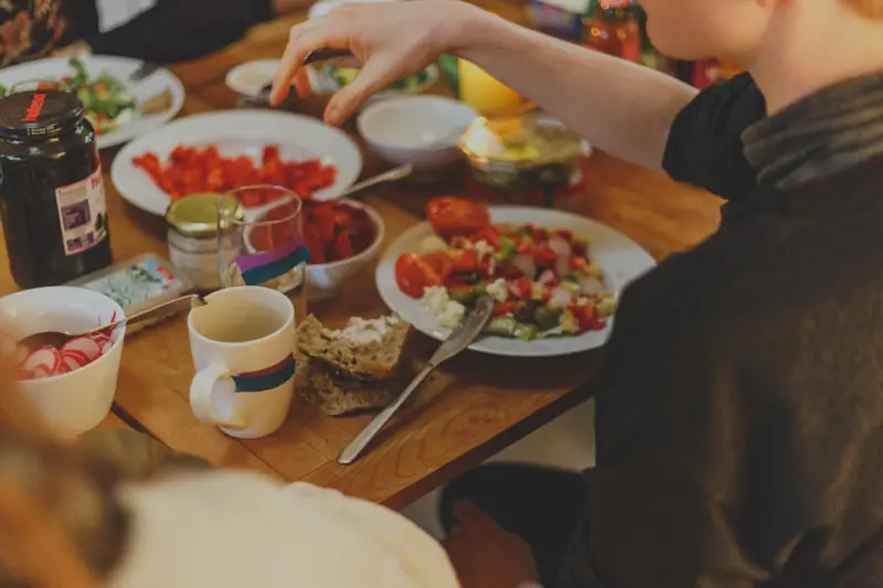 Eating Like a Neighbor: Discovering Community‑Focused Restaurants Eating Like a Neighbor: Discovering Community‑Focused Restaurants
