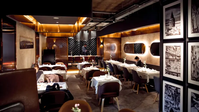 How Curated Soundtracks Are Transforming the Restaurant Experience How Curated Soundtracks Are Transforming the Restaurant Experience